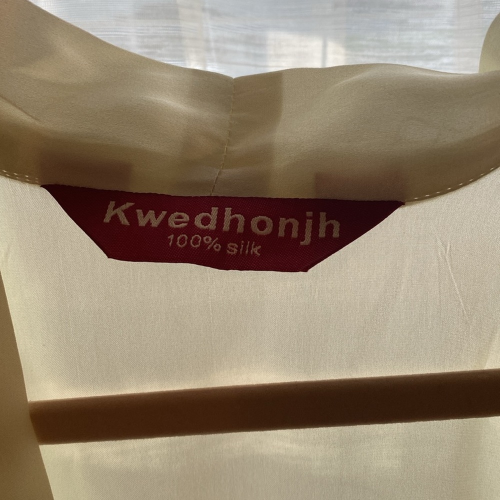 Kwedhonjh Silk Robe - Picture 2 of 6